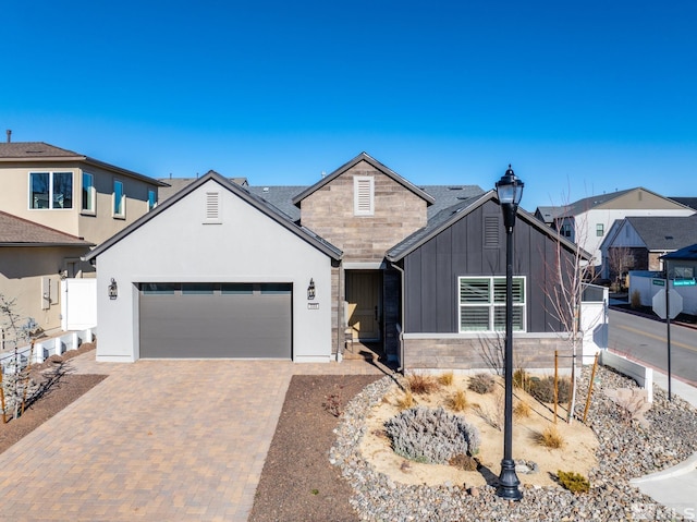 view of front facade featuring a garage