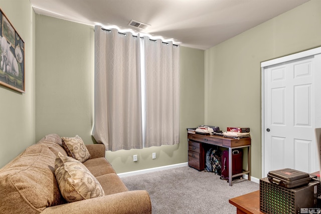 sitting room featuring carpet