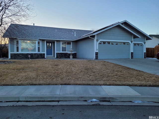 view of front facade featuring a garage and a front lawn