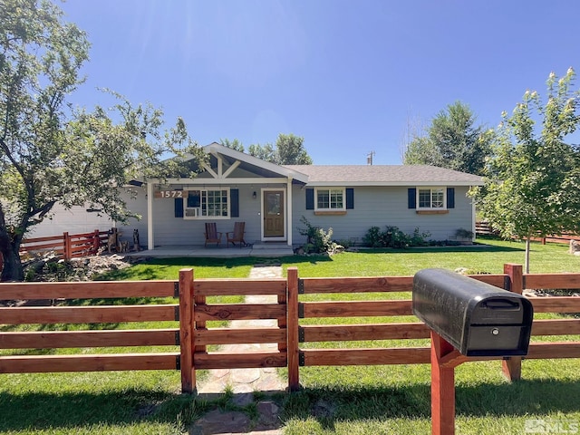 single story home with a front yard