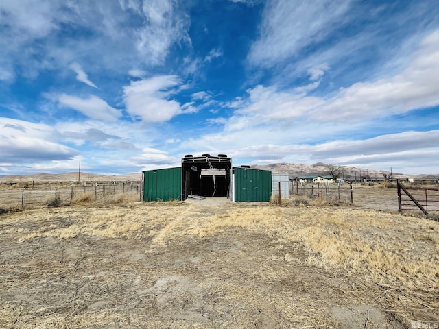 view of yard featuring a rural view