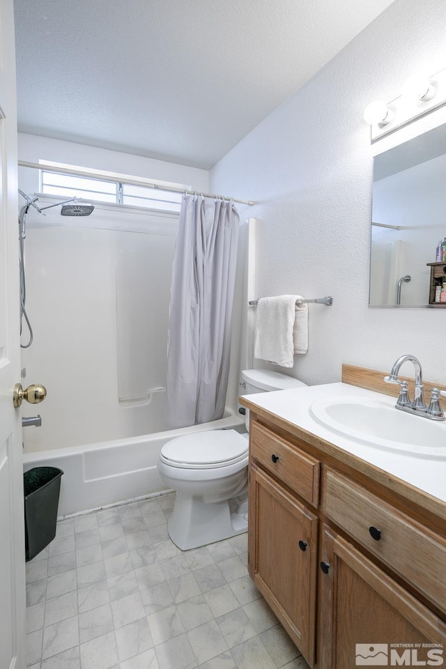 full bathroom featuring shower / tub combo with curtain, vanity, and toilet