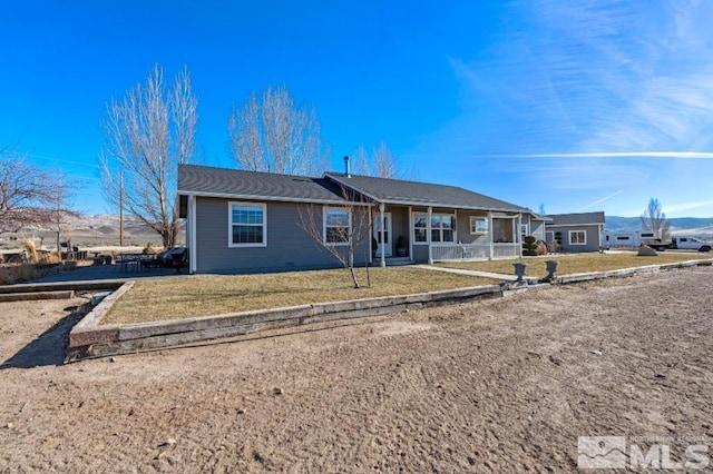 view of front of property with a front yard