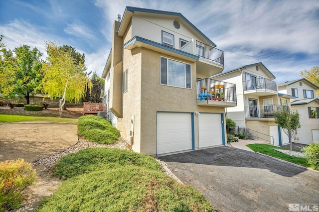 view of front of house featuring a garage