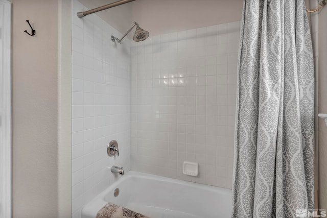 bathroom featuring shower / bath combo