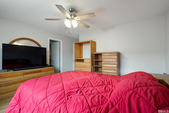 bedroom with ceiling fan