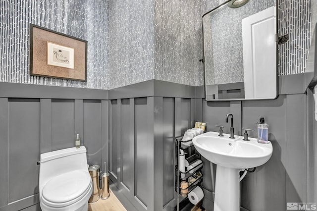 bathroom featuring sink and toilet