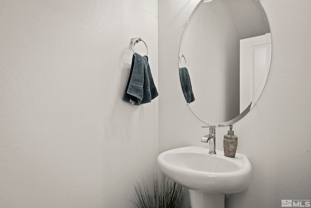 bathroom featuring sink