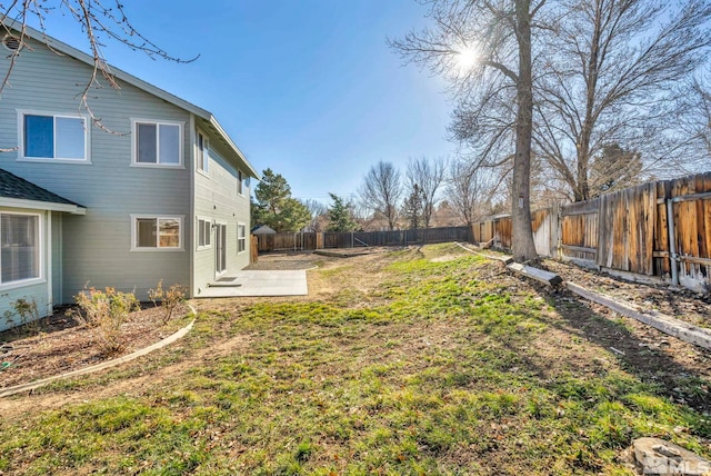 view of yard featuring a patio area