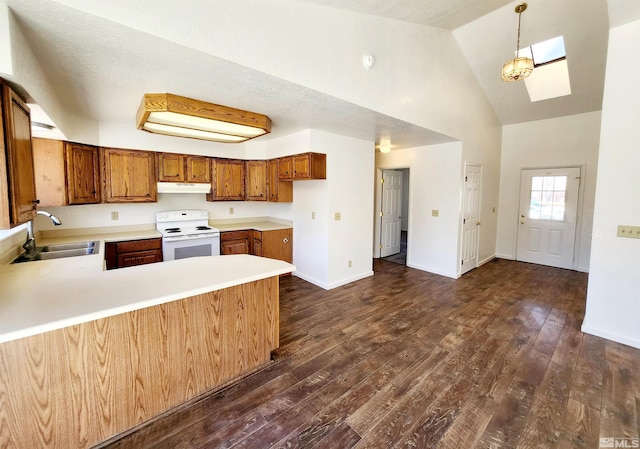kitchen with electric stove, sink, hanging light fixtures, dark hardwood / wood-style floors, and kitchen peninsula