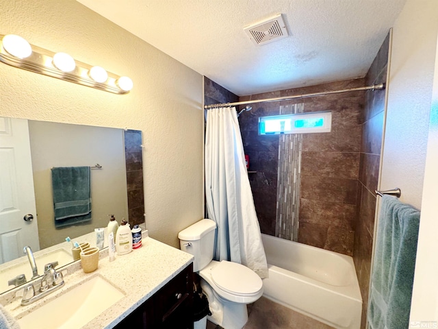 full bathroom with shower / bath combo with shower curtain, vanity, toilet, and a textured ceiling