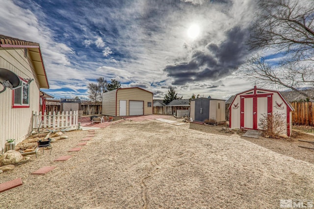 view of yard with a storage shed