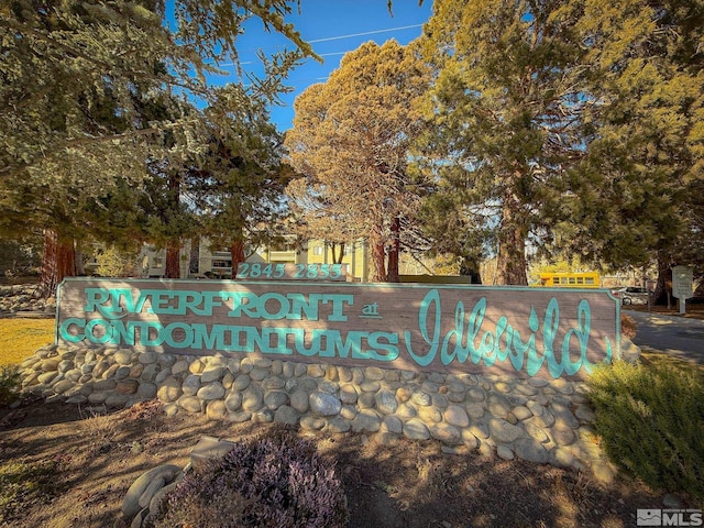 view of community / neighborhood sign