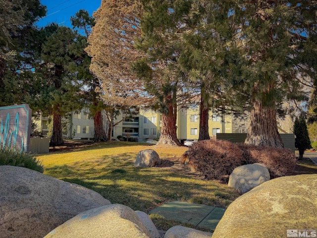 view of front of property with a front yard