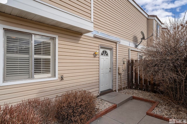 property entrance featuring a patio