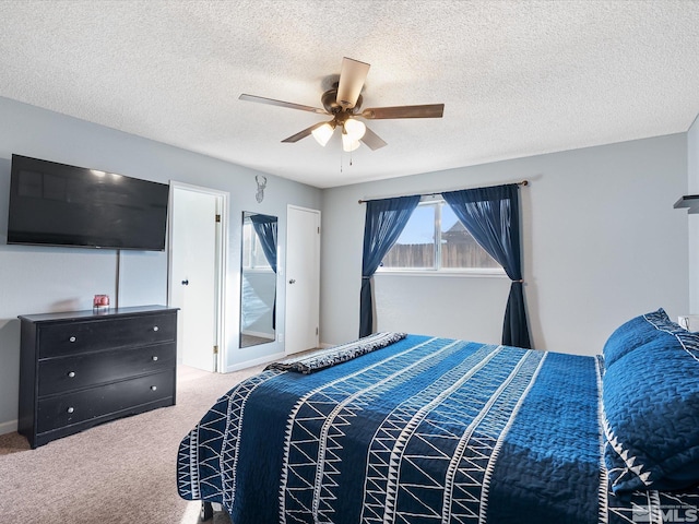 bedroom featuring carpet floors, a textured ceiling, and ceiling fan