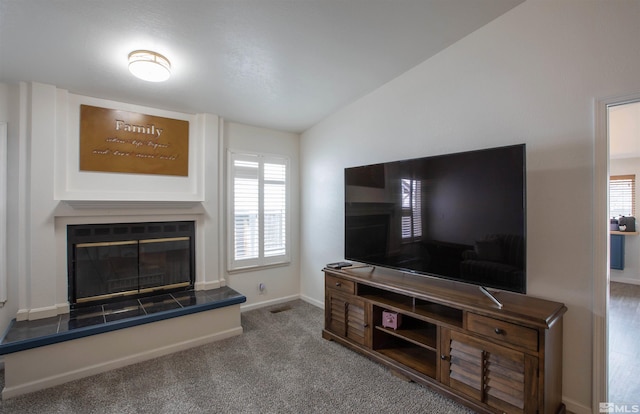 living room with vaulted ceiling and carpet