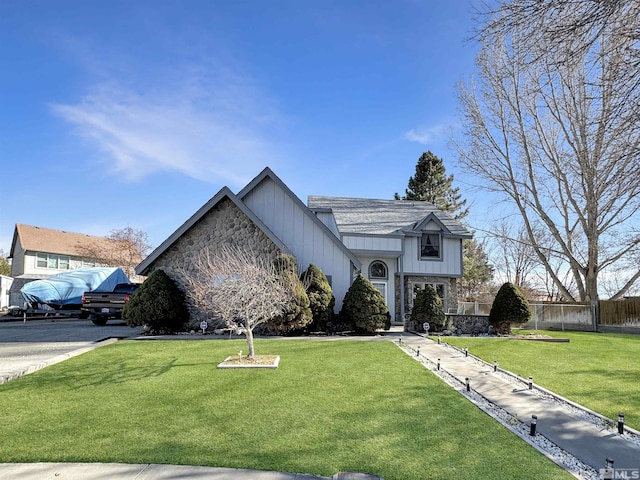 view of front of property with a front yard