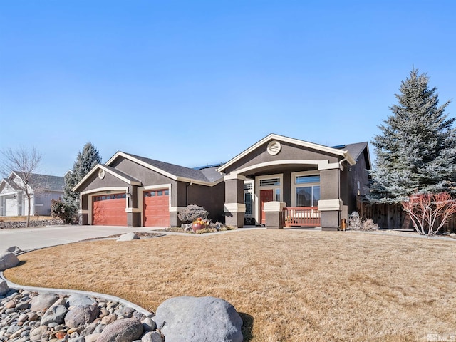 view of front of home featuring a porch, a garage, and a front lawn