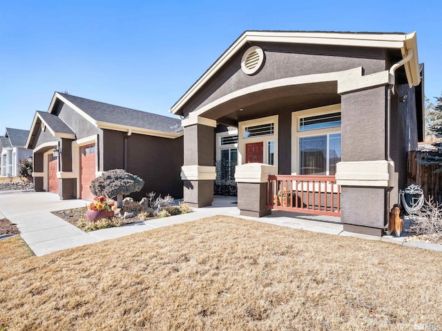 view of front of property featuring a garage and a front yard