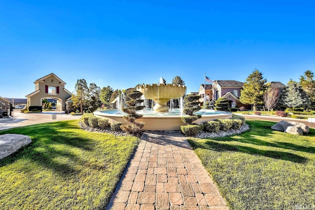 view of front of house featuring a front lawn