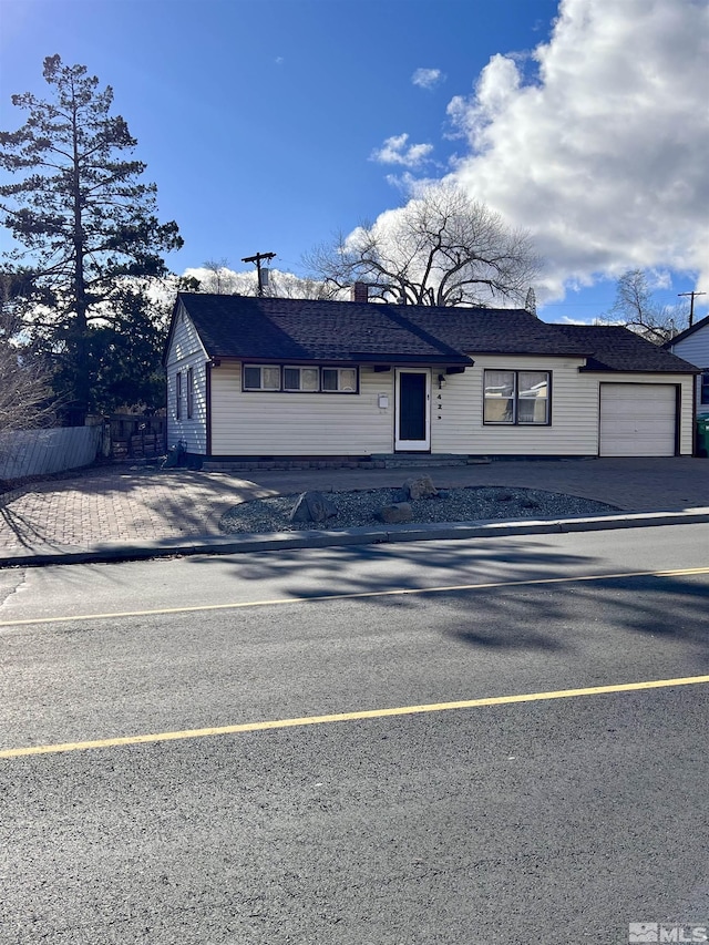 view of front facade featuring a garage