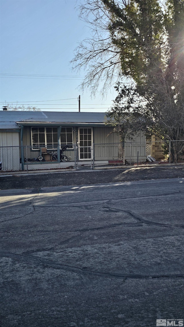 view of front of property