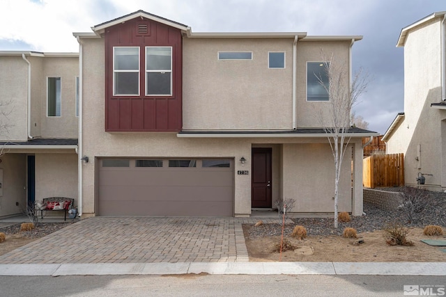 view of front facade featuring a garage