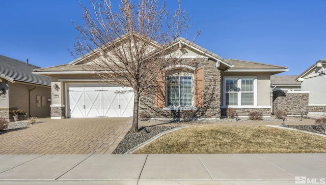 view of front facade featuring a garage