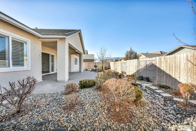 view of yard featuring a patio area