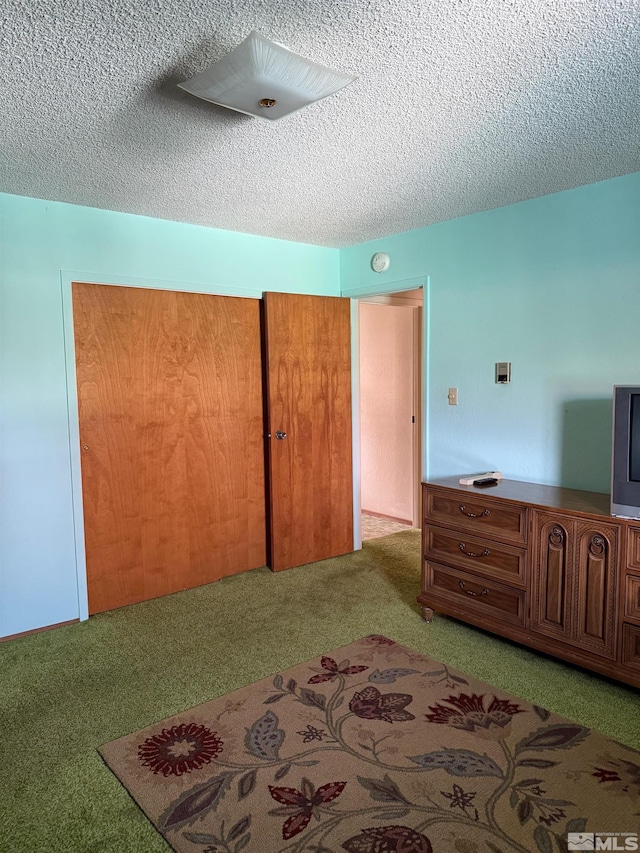 bedroom featuring a closet, light carpet, and a textured ceiling