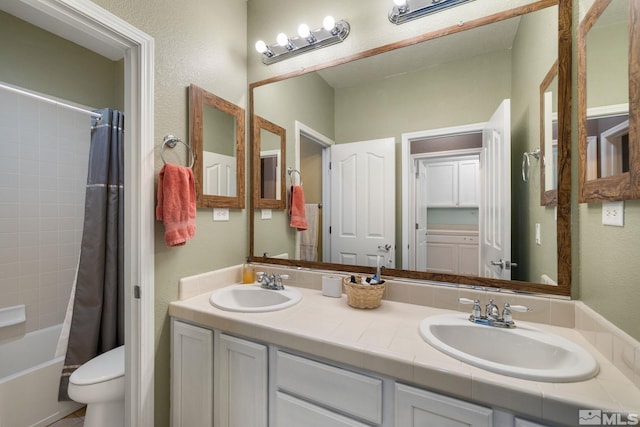 full bathroom featuring shower / tub combo with curtain, vanity, and toilet