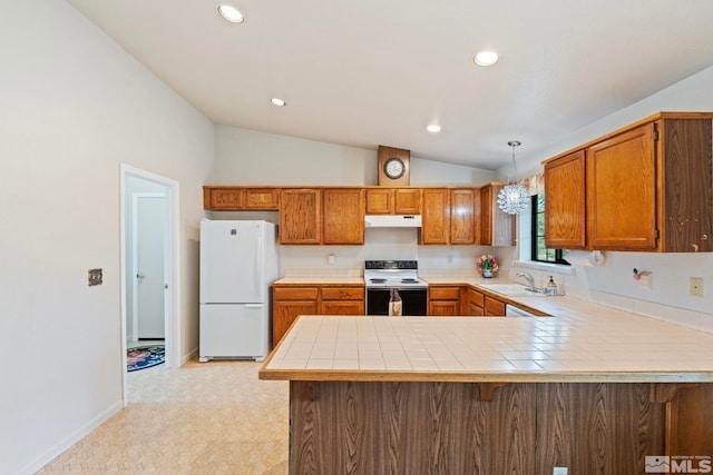 kitchen with sink, decorative light fixtures, range with electric stovetop, kitchen peninsula, and white fridge