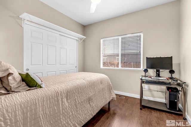 bedroom featuring dark hardwood / wood-style floors and ceiling fan