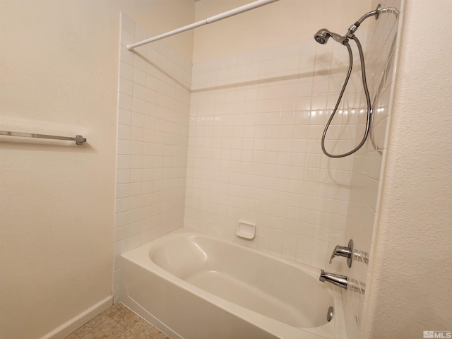 bathroom with tiled shower / bath combo