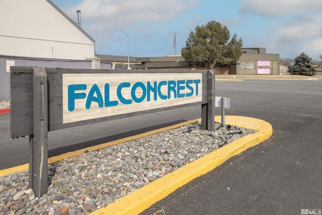 view of community / neighborhood sign