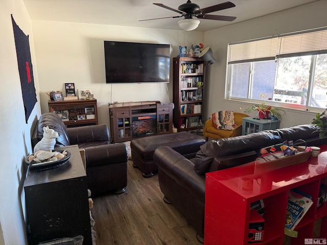 living room featuring dark wood finished floors and a ceiling fan