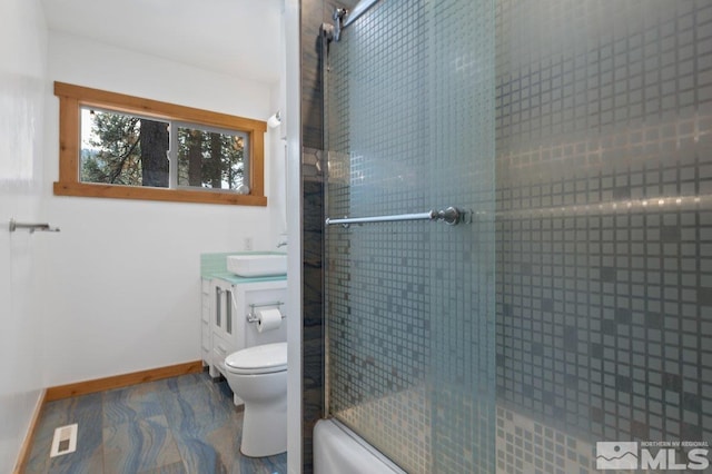 full bathroom featuring baseboards, visible vents, toilet, enclosed tub / shower combo, and vanity