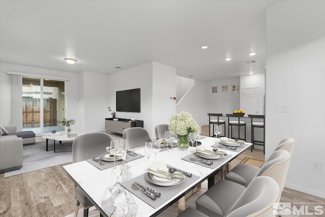 dining room featuring light wood-style floors, recessed lighting, visible vents, and baseboards