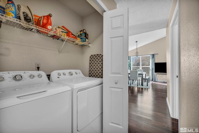 washroom featuring a textured wall, laundry area, dark wood-style flooring, and independent washer and dryer