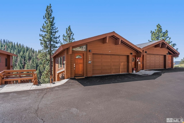 view of front facade featuring a garage and driveway