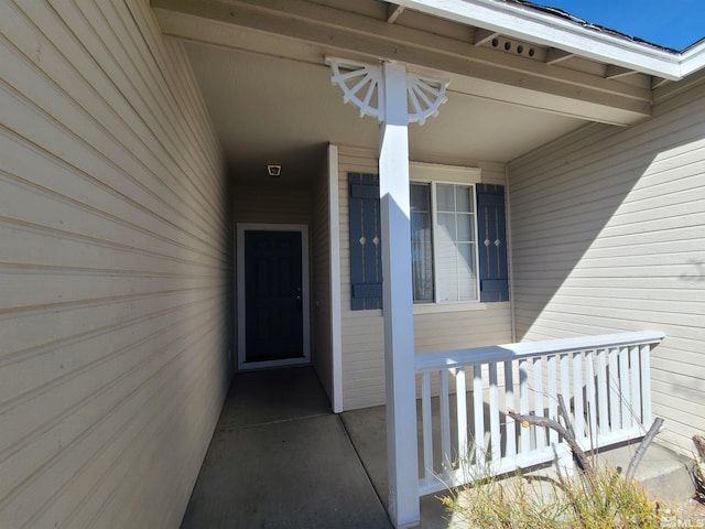 doorway to property with covered porch