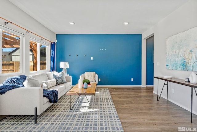 living area featuring recessed lighting, wood finished floors, and baseboards