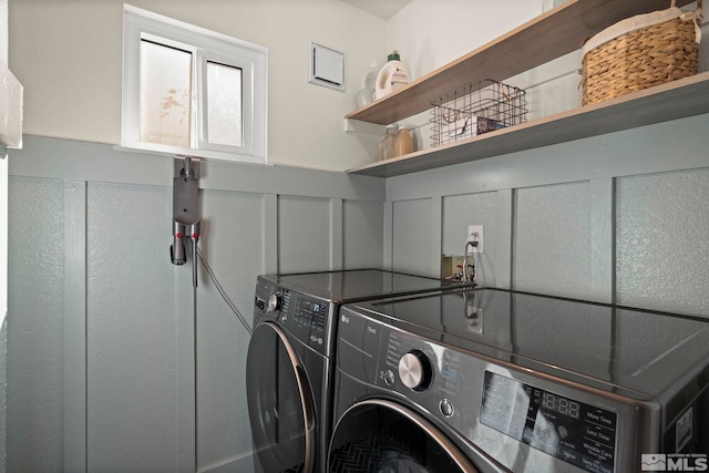 washroom featuring laundry area and independent washer and dryer