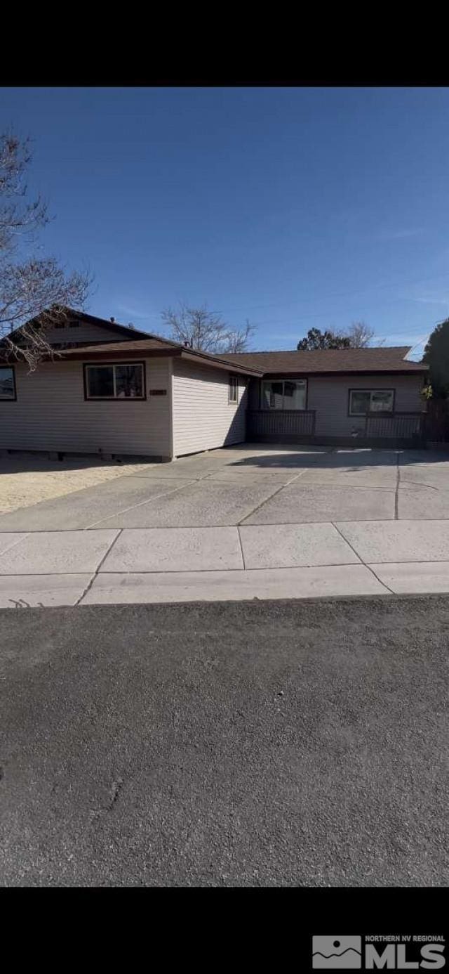 view of front of home featuring concrete driveway