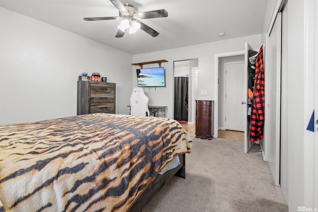 bedroom featuring light carpet and a ceiling fan