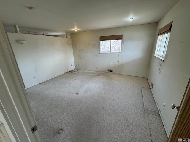 unfurnished room with carpet flooring