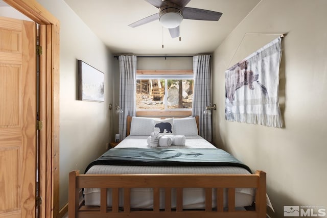 bedroom featuring ceiling fan