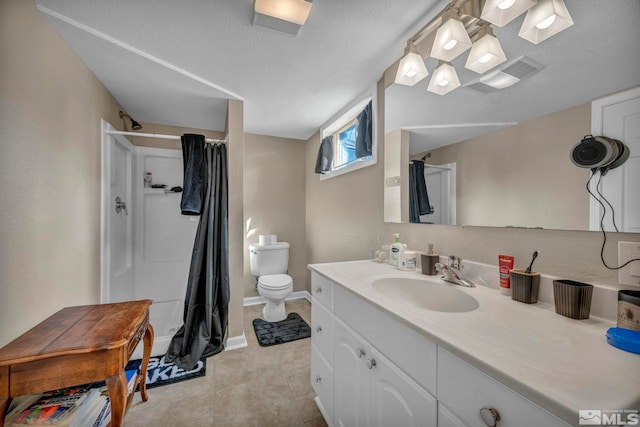 full bath featuring a textured ceiling, curtained shower, toilet, vanity, and tile patterned floors