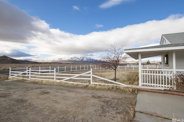 view of yard with fence and a mountain view